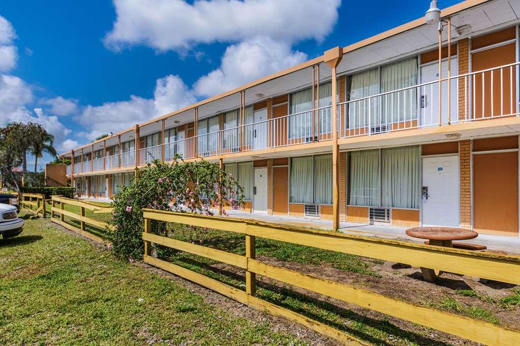 Red Roof Inn Vero Beach Exterior foto