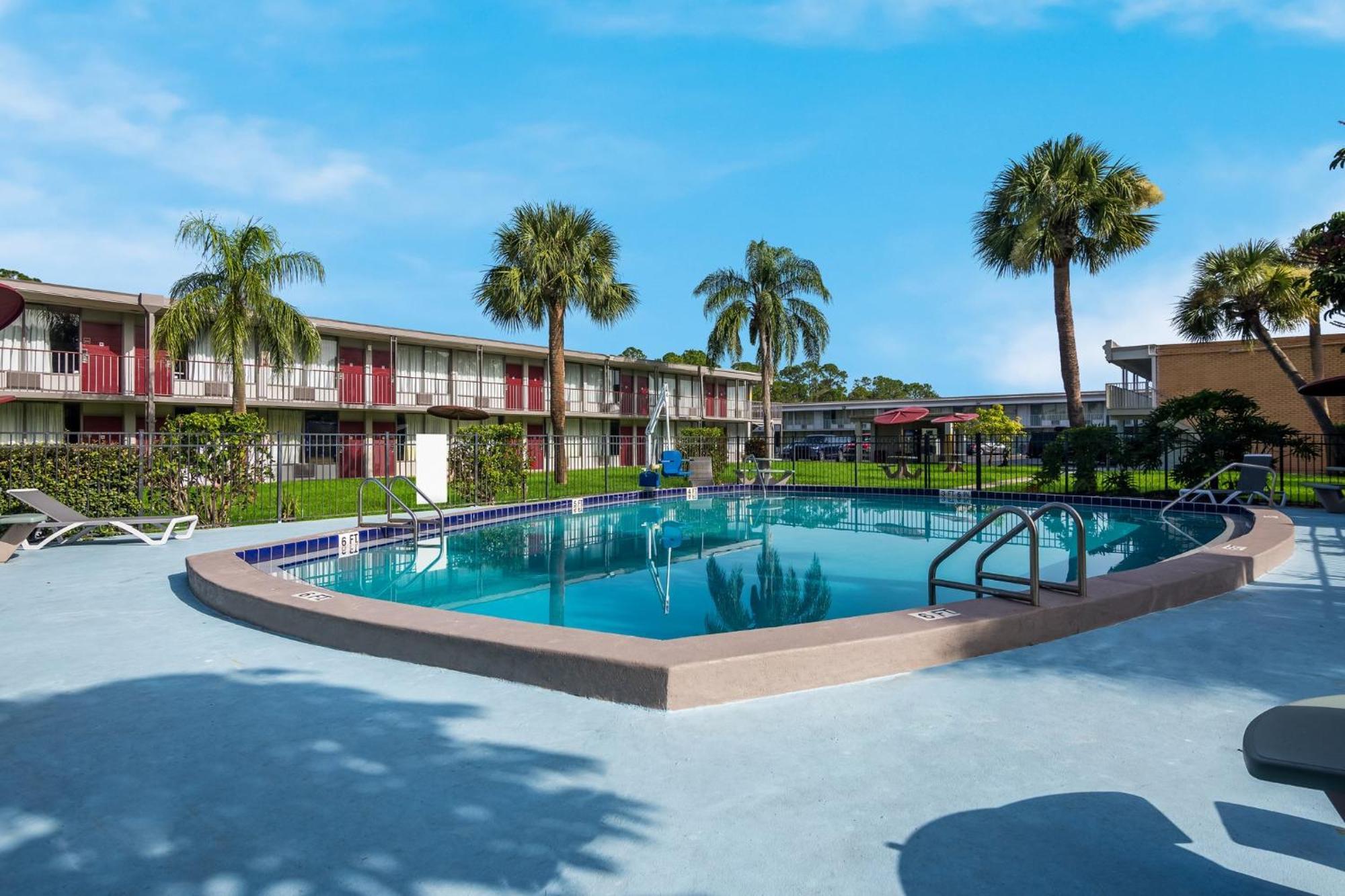 Red Roof Inn Vero Beach Exterior foto