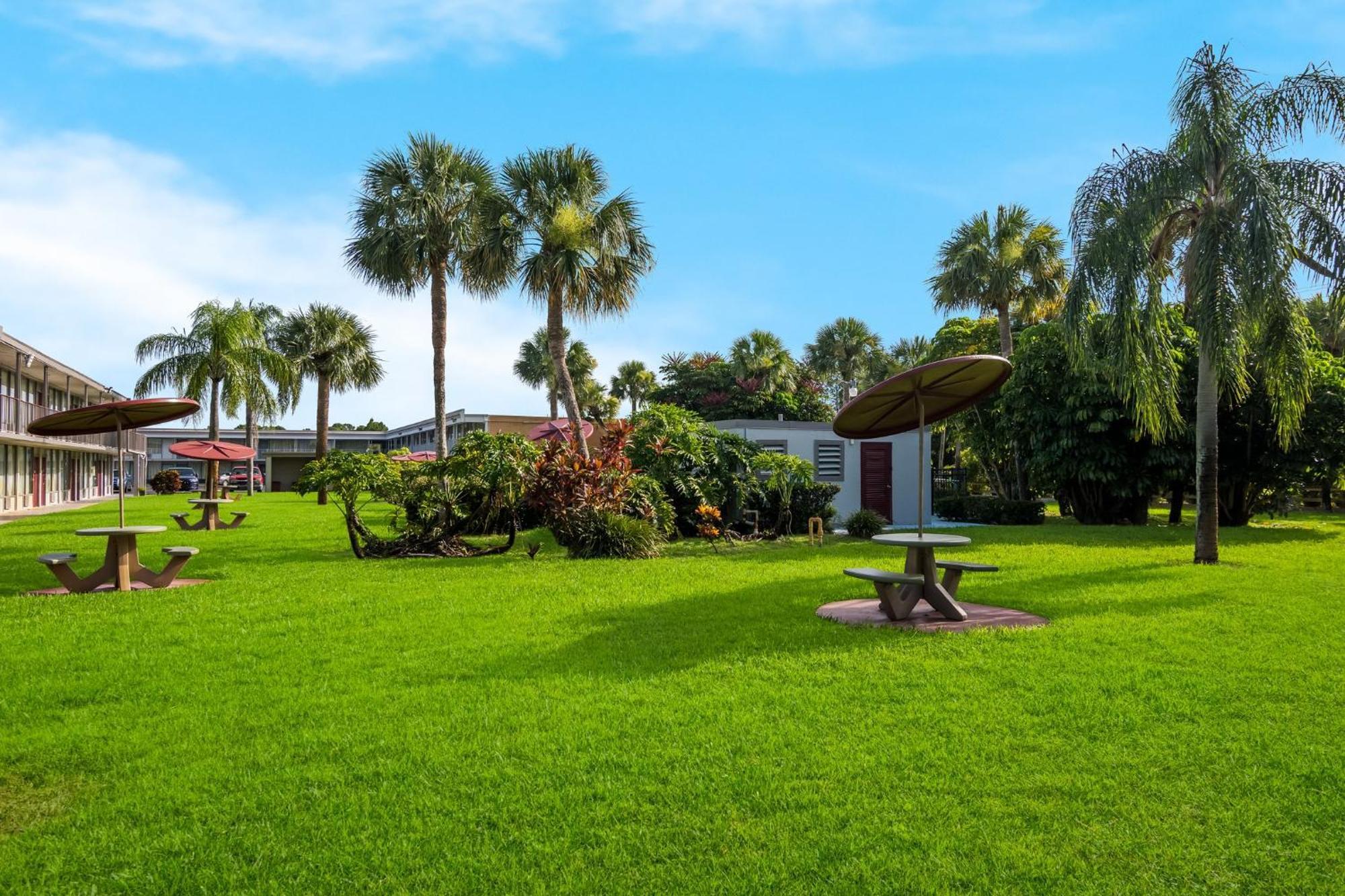 Red Roof Inn Vero Beach Exterior foto