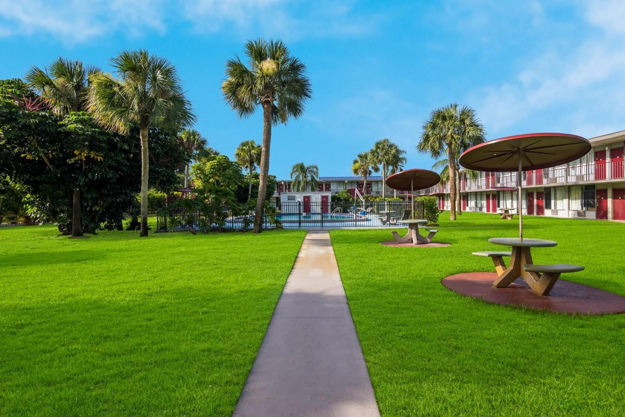 Red Roof Inn Vero Beach Exterior foto