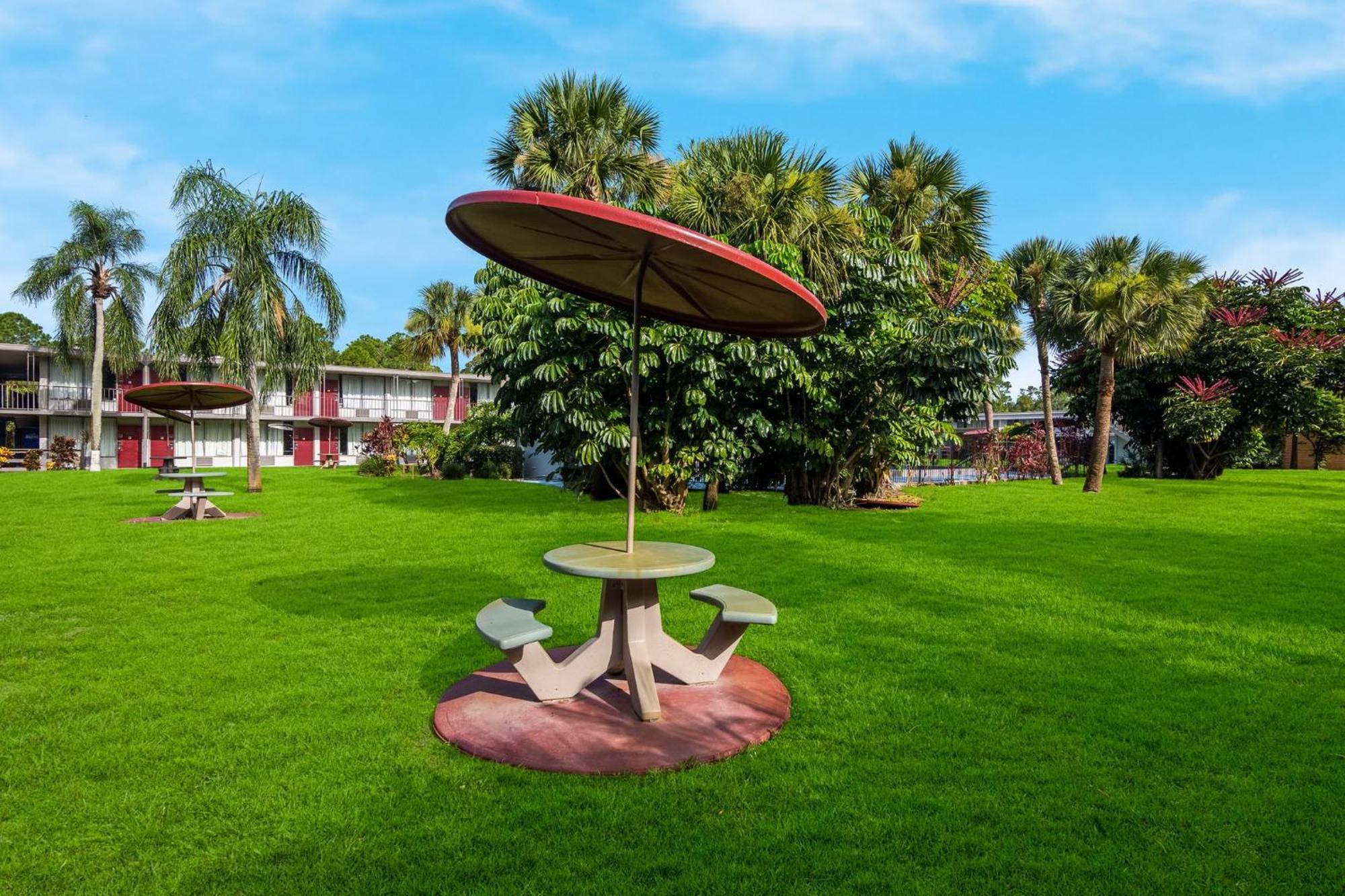 Red Roof Inn Vero Beach Exterior foto